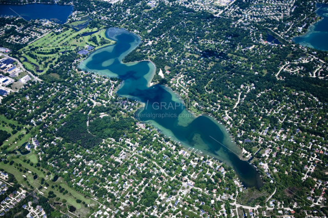 Middle Straits Lake in Oakland County, Michigan